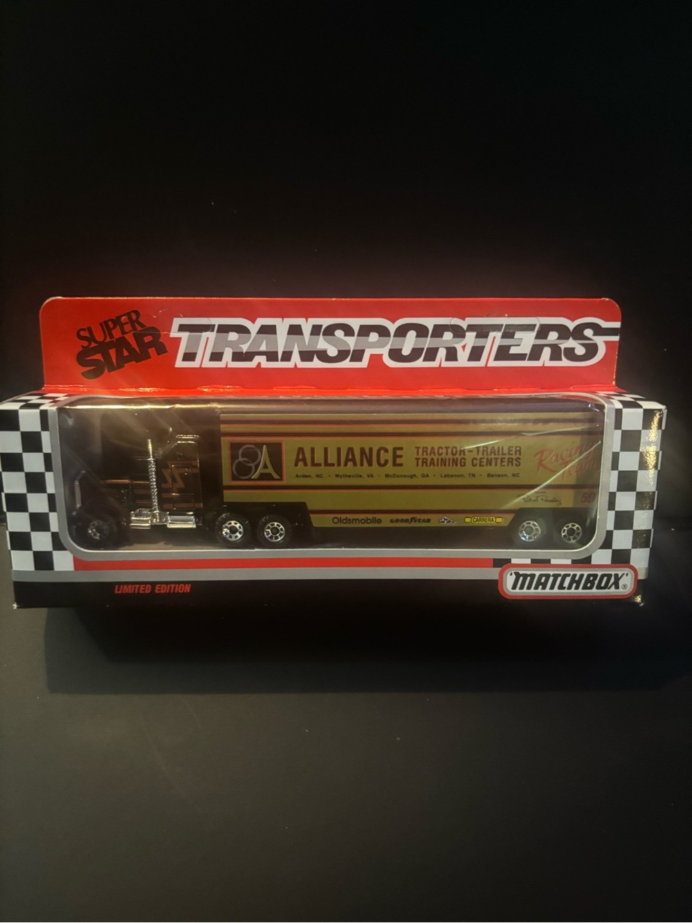 Matchbox Super Star Transporters 'Alliance' Gold & Black Tractor-Trailer